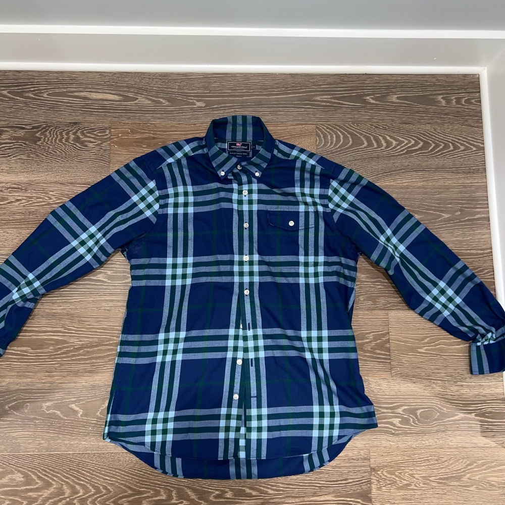 Men’s Vineyard Vines button up. Never worn. Size large.